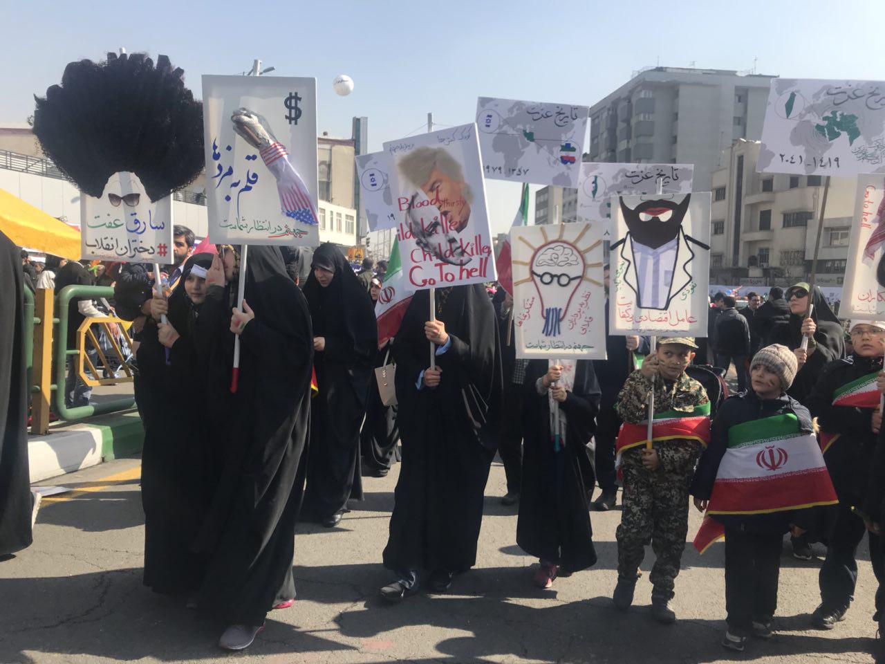 حضور پرشور دانش&zwnj;&lrm;آموزان و دانشجویان در راهپیمایی 22 بهمن + تصاویر