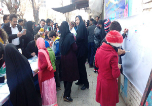 ایستگاه نقاشی کودک و نوجوان در راهپیمایی ۲۲ بهمن
