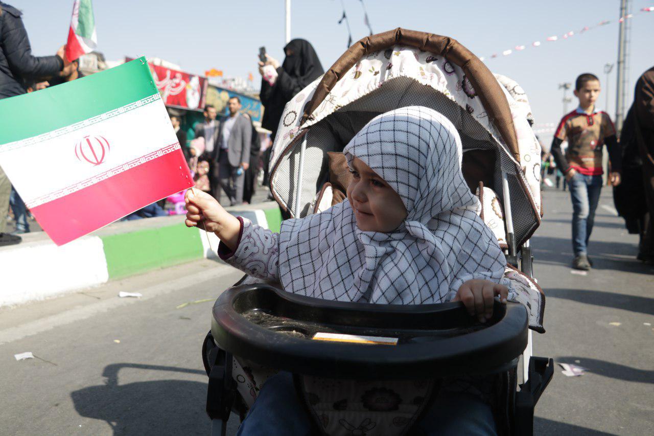 حضورگسترده و باشکوه مردم قم در جشن ۴۰ سالگی انقلاب حضورگسترده و باشکوه مردم قم در جشن ۴۰ سالگی انقلاب