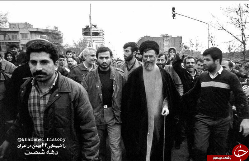 تصویر کمتر دیده شده از رهبر انقلاب در راهپیمایی 22 بهمن