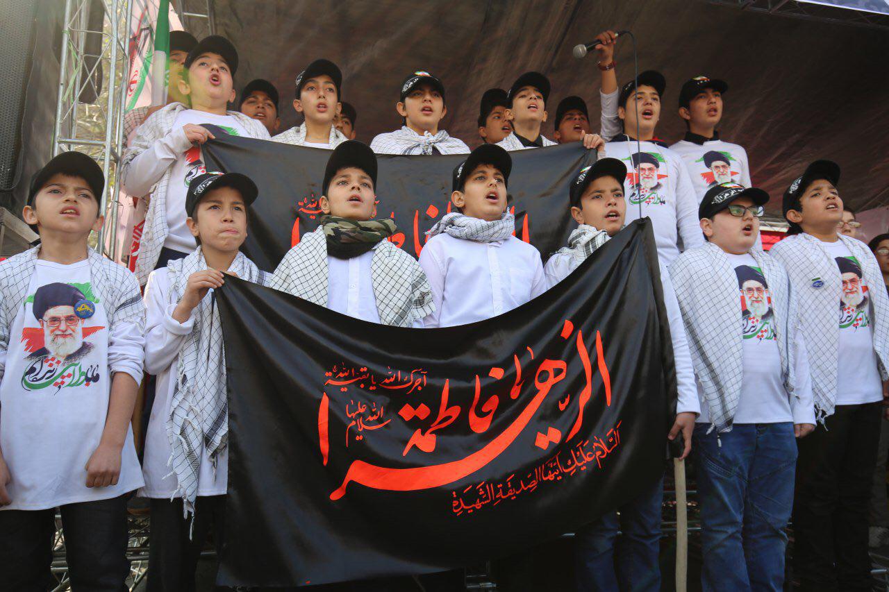 گزارش تصویری ارائه محصولات فرهنگی و برگزاری مدیحه سرایی نوجوانان در روز ۲۲ بهمن ۱۳۹۶