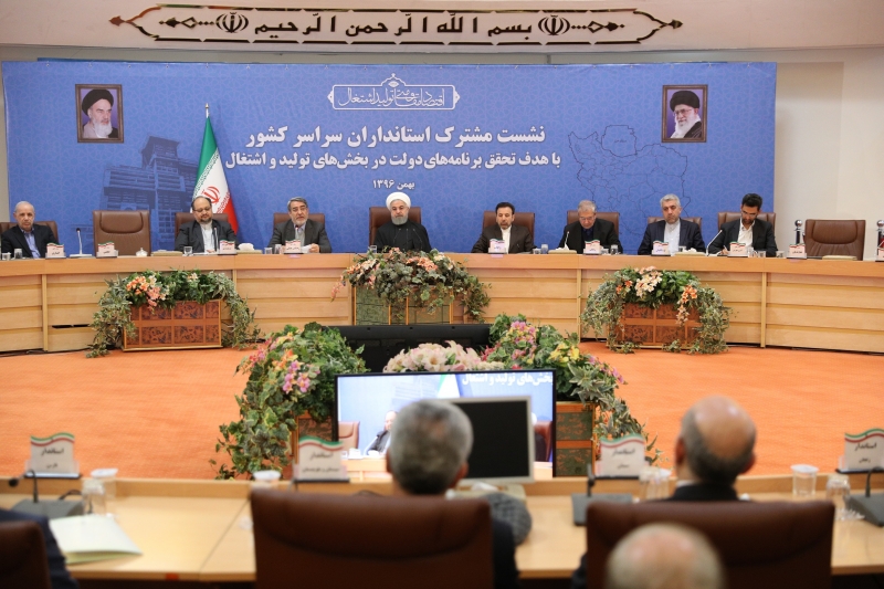 استانداران و فرمانداران برنامه‌های دولت در حوزه تولید و اشتغال را به جد پیگیری می‌کنند