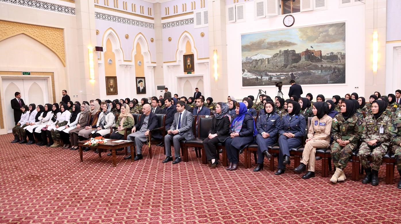 گزارش تصویری: دیدار اشرف غنی با افسران زن افغانستان
