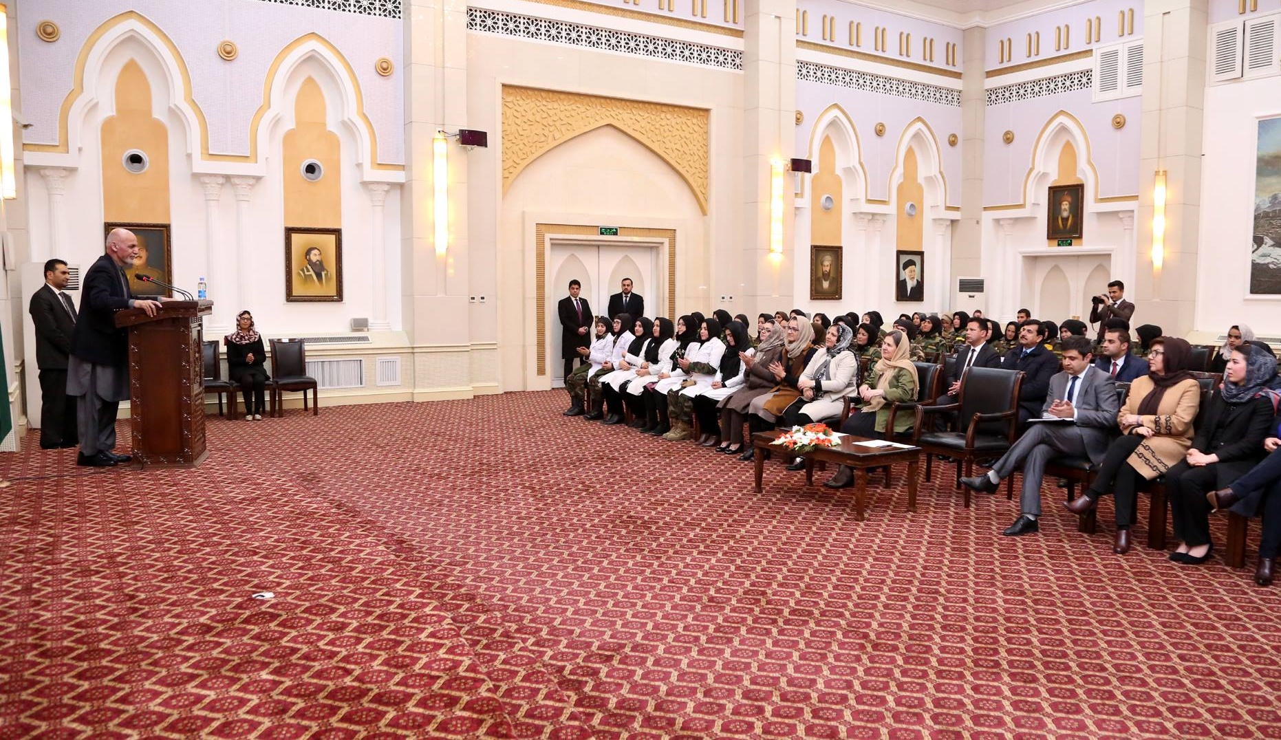 گزارش تصویری: دیدار اشرف غنی با افسران زن افغانستان