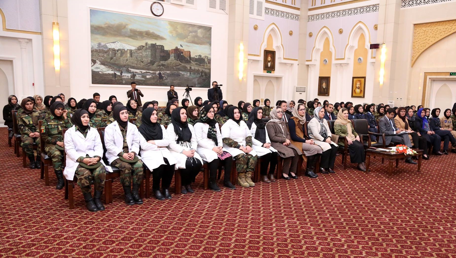 گزارش تصویری: دیدار اشرف غنی با افسران زن افغانستان