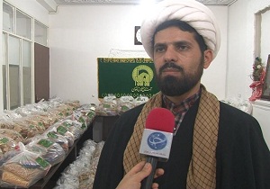 توزیع بسته‌های غذایی بین خانواده‌های محروم
