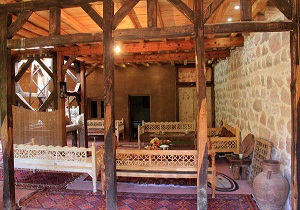 بهره برداری از اولین اقامتگاه بوم گردی در روستای آلوارس سرعین