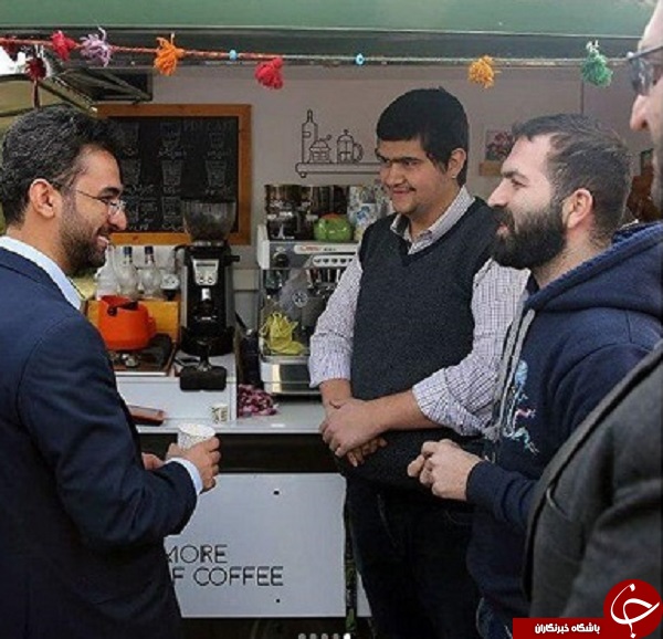 پست آذری جهرمی از حضورش در نمایشگاه وب و موبایل + عکس