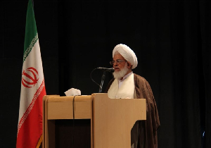 تربیت هنرمندان و بازیگران انقلابی در دستور کار سپاه و حوزه علمیه قرار گیرد
