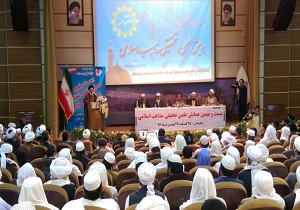 انقلاب اسلامی طلایه دار وحدت میان مسلمانان و ادیان آسمانی است