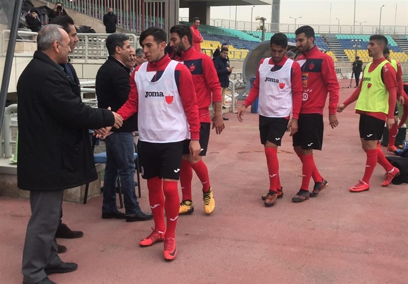 حضور گرشاسبی و پیشکسوتان پرسپولیس در ورزشگاه کاظمی / مسلمان در تمرین پرسپولیس شرکت کرد
