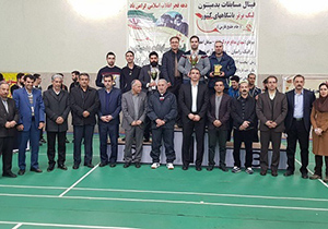 نشان برنز بر گردن طلایی پوشان