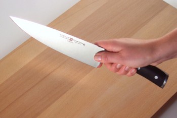 ماجرای عجیب دختری دختری که انگشت خود را عمدا قطع کرد+تصاویر
