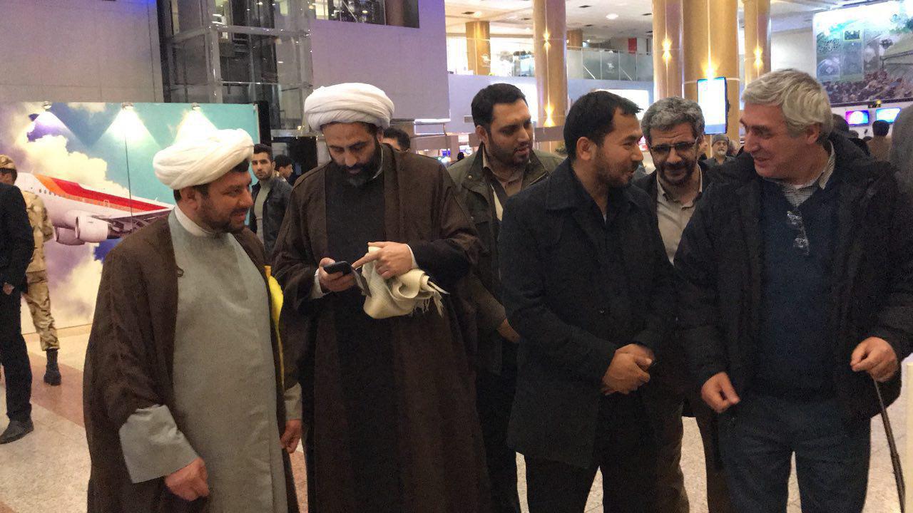 استقبال خانواده شهدای مدافع حرم مشهد از ابراهیم حاتمی کیا