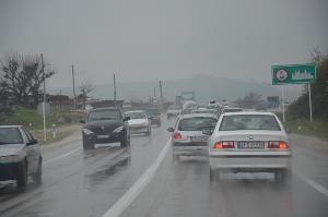 بارش برف و باران و لغزندگی جاده های استان زنجان/تردد در برخی محورها با زنجیر چرخ امکانپذیر است