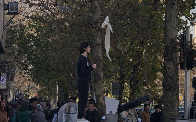 توصیه عروس امام(ره) به &laquo;دختران خیابان انقلاب&raquo;