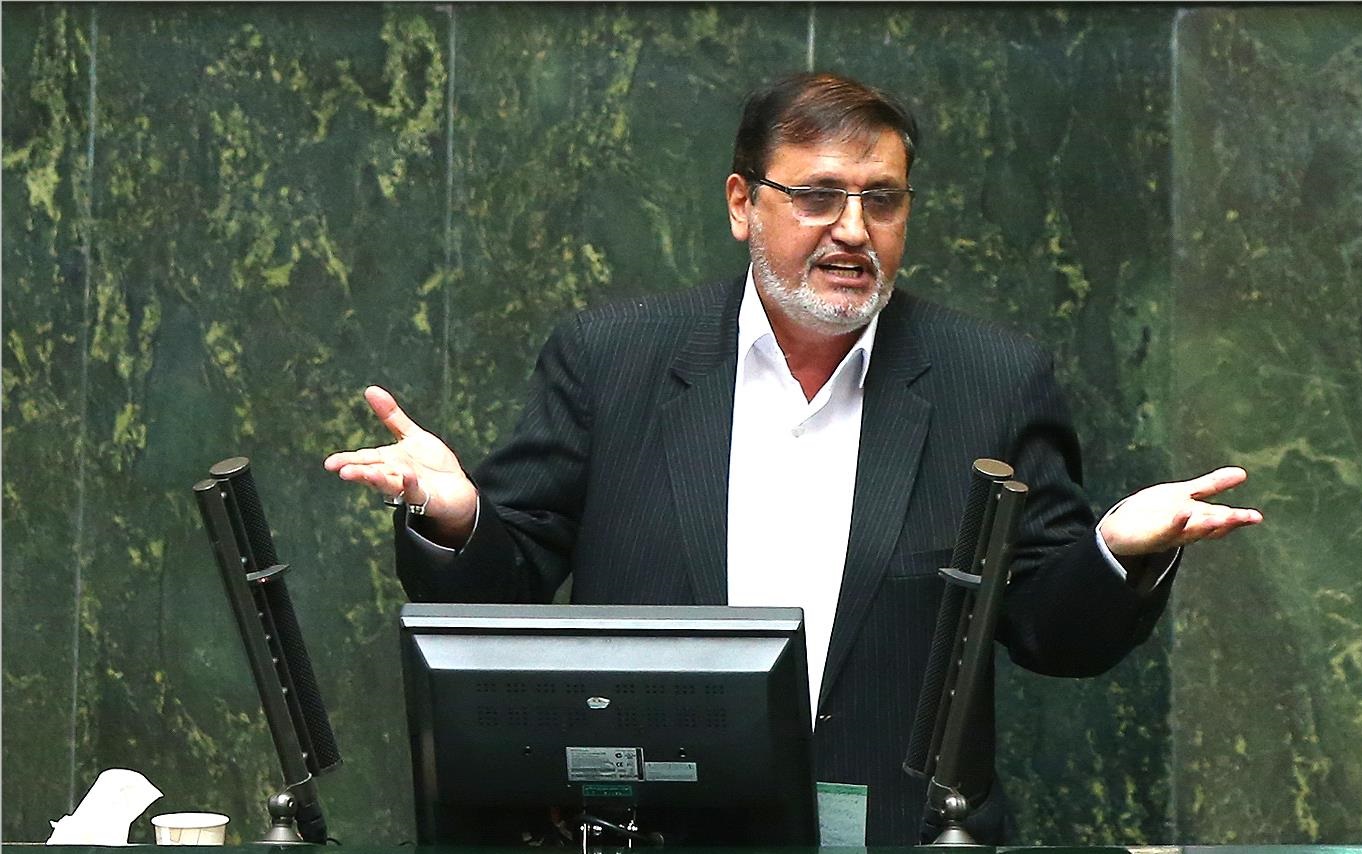 وزارت اطلاعات پاسخگوی ارتباط افسر جاسوسی سیا با سیدامامی باشد