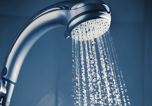 دوش گرفتن در شب چه فوایدی دارد؟
