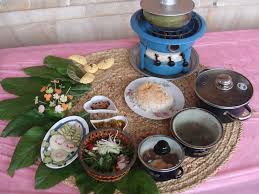 جشنواره غذاهای بومی محلی در دره شهر برگزار شد جشنواره غذاهای بومی محلی در دره شهر برگزار شد