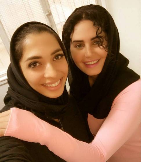 عیادت مریم طوسی از الناز شاکردوست در بیمارستان