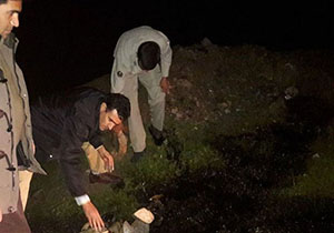 رودخانه کشکان پلدختر به دلیل واژگونی تانکر نفت‌کش آلوده شد