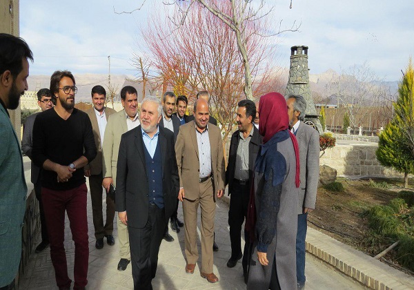 بازدید علی دارابی از پشت صحنه سریال &laquo;خانه مادری&raquo;