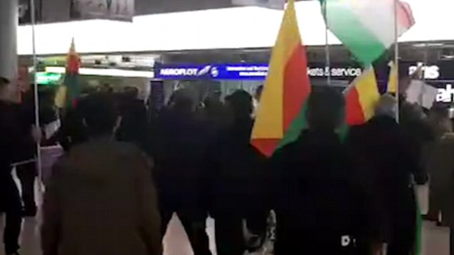 درگیری میان معترضان کُرد و مسافران ترکیه ای  در فرودگاه شهر هانوفر آلمان+ عکس و فیلم