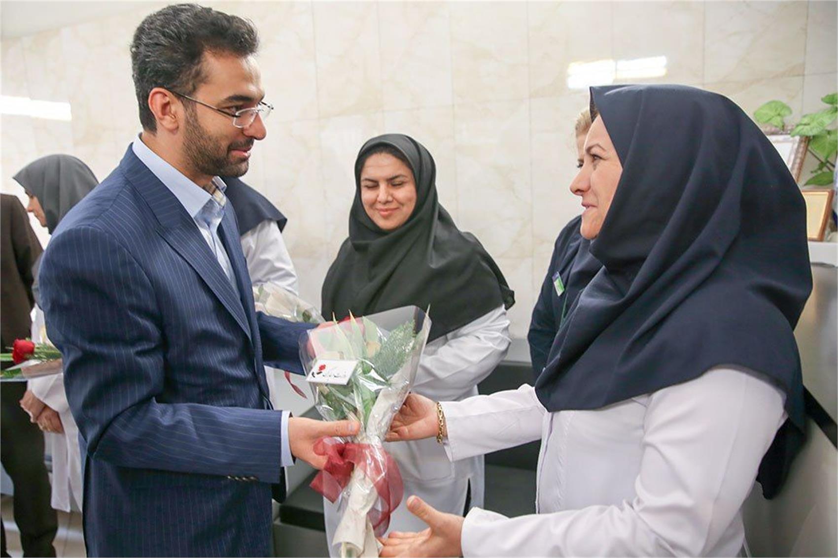 وزیر ارتباطات از تلاش ها و زحمات پرستاران تقدیر کرد