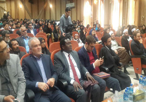 دولت ایران به پناهندگان ارائه خدمات می دهد