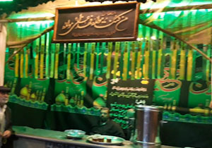 برپایی ایستگاه صلواتی به مناسبت شهادت حضرت فاطمه زهرا (س) در شهرری + فیلم