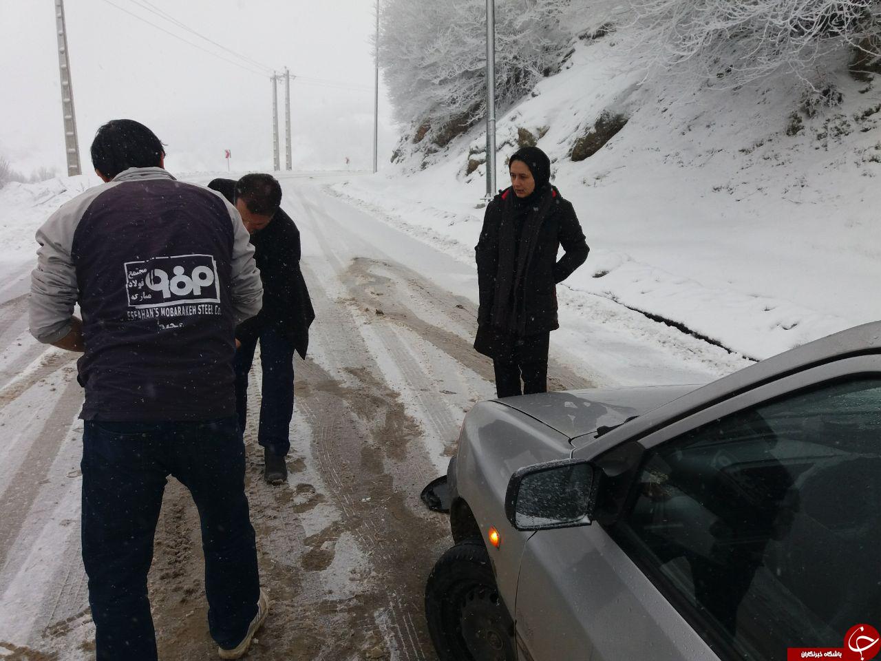 بارش برف و تردد از گردنه دیلمان با زنجیر چرخ + تصاویر
