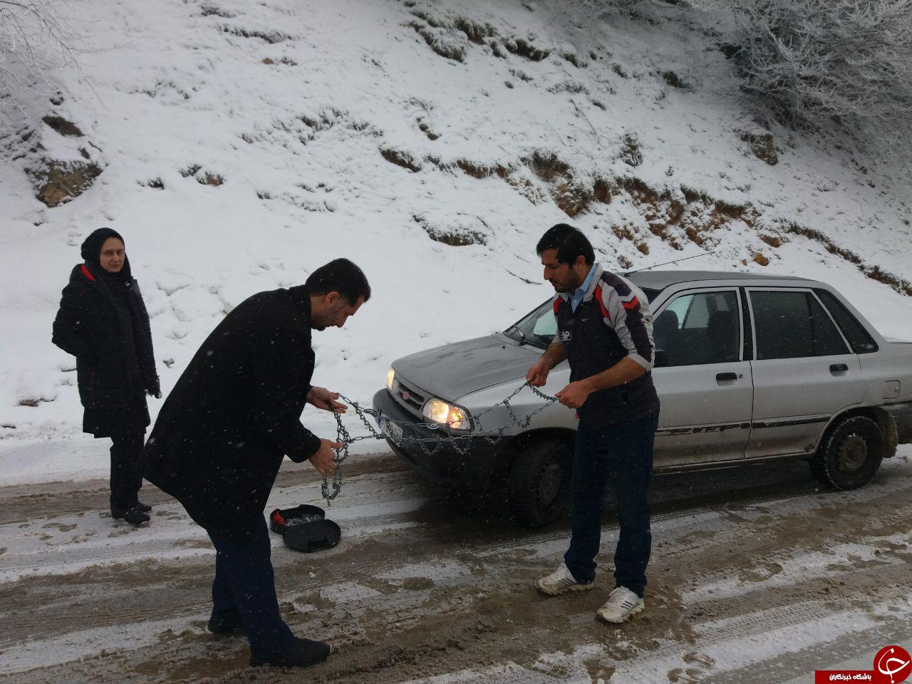 بارش برف و تردد از گردنه دیلمان با زنجیر چرخ + تصاویر