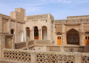 آماده سازی خانه تاریخی تیز نو برای بازدید مسافران نوروزی