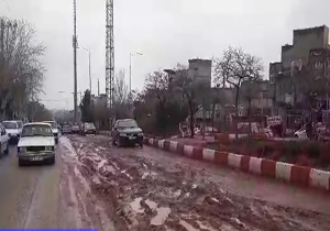خیابان گِل‌آلود که تردد از آن دشوار است + فیلم