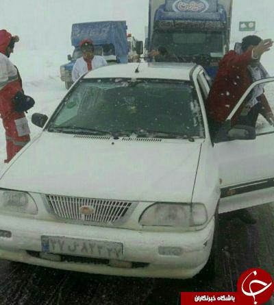 نجات مسافران گرفتار در برف وکولاک در محور تکاب-شاهین دژ