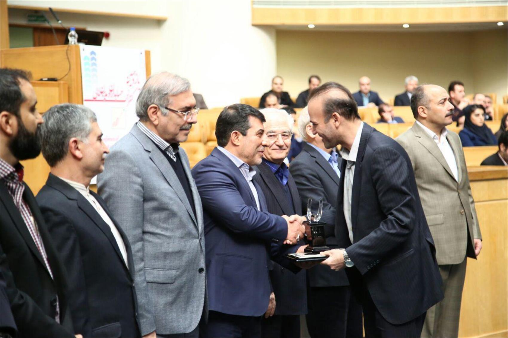 کسب تندیس بلورین &laquo;هشتمین دوره جایزه ملی مدیریت مالی ایران&raquo; توسط وزارت ارتباطات و فناوری اطلاعات