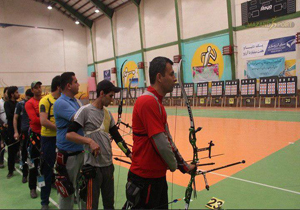 شرکت در رقابت‌های تیراندازی با کمان داخل سالن