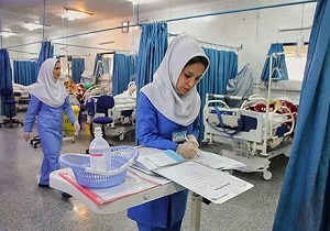 کمبود حداقل ۱۰۰ هزار پرستار در کشور/ تعویق مطالبات پرستاران مهمترین مشکل پیش روی آن&zwnj;ها