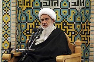 مرحوم آیت‌الله صادقی از ارکان روحانیّت و حوزه علمیه اصفهان بودند