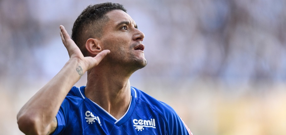مسئولان الهلال در جذب بازیکن برزیلی کروزیرو ناکام ماندند