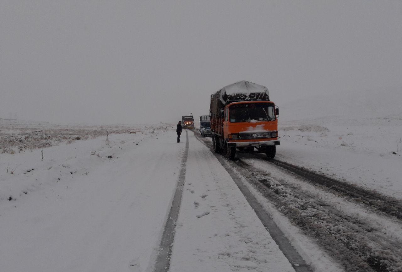 انسداد راه ۷۵ روستای آذربایجان غربی براثر بارش برف