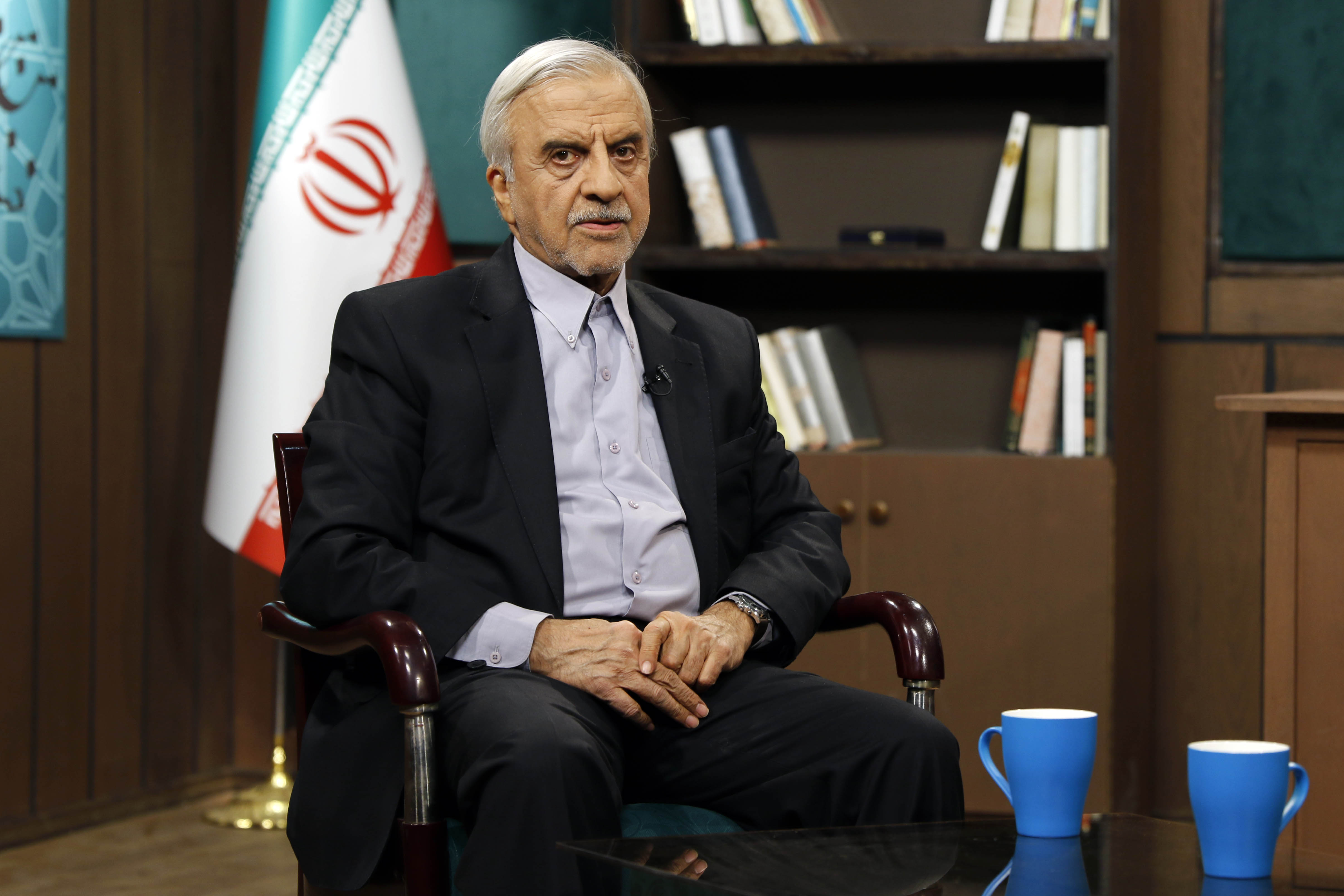 روند دولت فرقی نکرده و مثل دولت یازدهم است/ اگر رئیس جمهور می&zwnj;شدم، 30 درصد پرداختی&zwnj;های دولت را کم می&zwnj;کردم/ تنها چیزی که می&zwnj;توان پرداخت نکرد، یارانه است