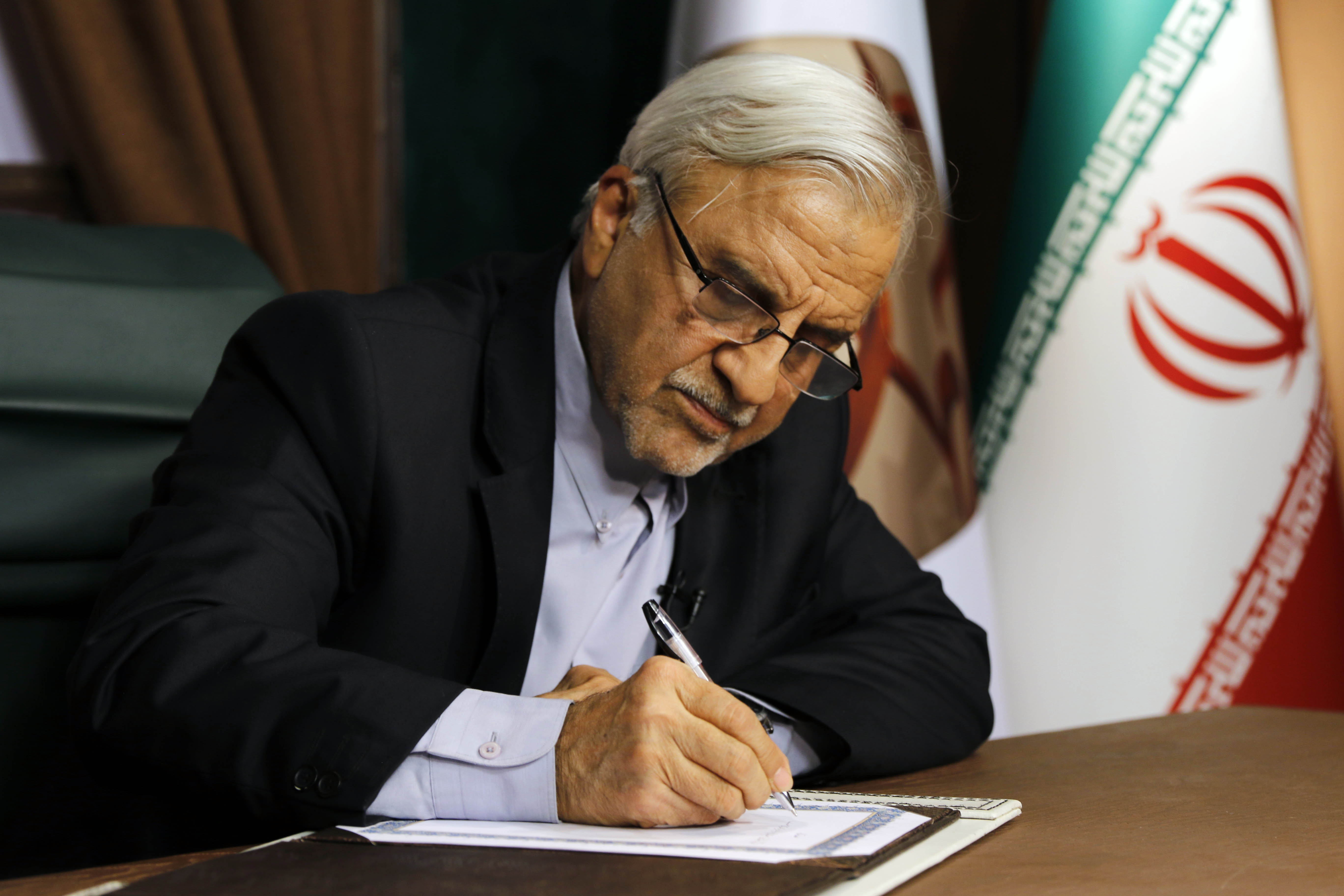 روند دولت فرقی نکرده و مثل دولت یازدهم است/ اگر رئیس جمهور می&zwnj;شدم، 30 درصد پرداختی&zwnj;های دولت را کم می&zwnj;کردم/ تنها چیزی که می&zwnj;توان پرداخت نکرد، یارانه است