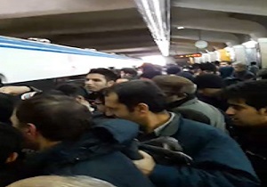 شلوغی و ازدحام در مترو تهران/ظرفیت قطار ها پاسخگو نیاز شهروندان نیست + فیلم