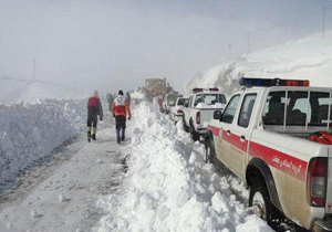 امداد رسانی به بیش از 400 نفر در راه ماندگان جاده های استان مرکزی