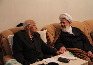 امام جمعه یزد از پزشک پیشکسوت یزدی عیادت کرد