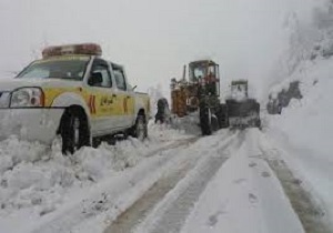 امدادرسانی به ۳۰۰ خودروی گرفتار در گردنه صائین نیر