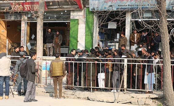 گزارش تصویری: محل انتحاری خونین کابل 24 ساعت پس از رویداد