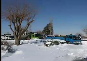 بارش برف و مسدودی جاده در نسیم‌شهر + فیلم