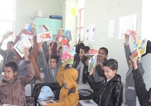 توزیع بیش از هزار بسته مهرانه میان دانش آموزان نیازمند نیکشهر